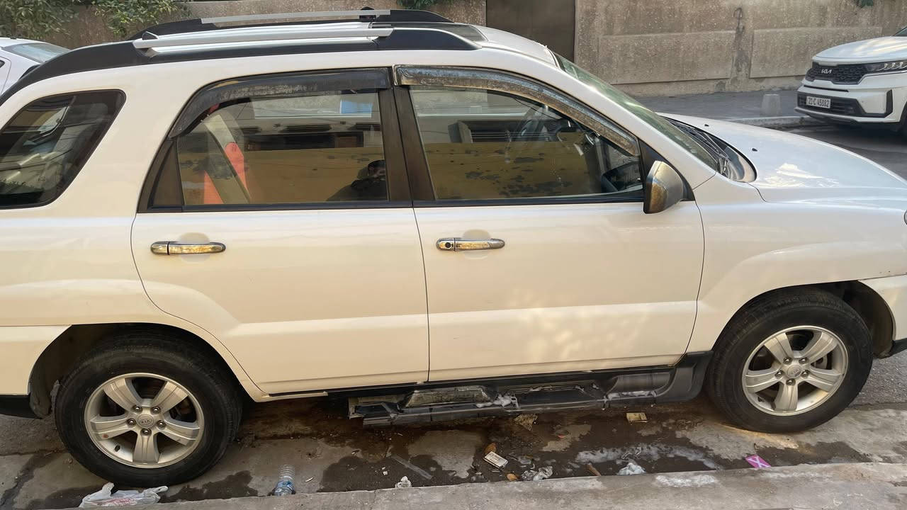 كيا سبورتچ
2009
وارد خليجي
فول مواصفات بيها تنته
لونها ابيض
ماشية 67000
بيها شاشة كار بلي
كامره خلفية
داشكام
سبير منازل
صدر امام خلفي جديد
 راديتر اصلي جديد
بطارية اميرون جديدة
مدوشمها من الداخل هم جديد
السيارة كاملة مكملة مناقصها اي شي
ضررها :- ضربة بلباب مال سايق على كد شبر مرجعي بارد و صابغين الباب و الباب الوره السايق فاتحيها علمود يصبغون باب السايق و مرجعيها يعني بلادية لا مبدلة ولا مصبوغة ولا اي شي بس فاتحيها لان مصلحيها قديم كلش و سونارها موجود 
السعر 135 وينزل من عدها فلوس الرقم 
رقم صاحب السيارة. ***********
