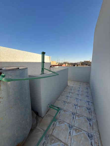 سلام عليكم دار للبيع في حي البكر قرب شارع الاطباء مساحة : 88 / واجهة : 8 / عمق : 11 / سند طابو مالك صرف شرط التحويل وشرط التملك بناء 2024 يوجد تصوير اساس الدار من التربه الى ماخلص والدار متعوب عليه حيل من ناحيه المجاري والكهرباء والبورسلين والسراميك واضبط مواد مالته تسليم مفتاح 🔑 طابيقن ط1 / مطبخ + استقبال + غرفه نوم + صحيات 
ط2 / 3 غرف نوم + صحيات + بيتونه كبيره 

للاستفسار اكثر الاتصال على الارقام الاتيه 
***********
***********
