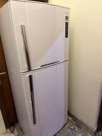 ثلاجه ماركة crafft مستخدمه نضيفه السعر 250 الف 07822993323