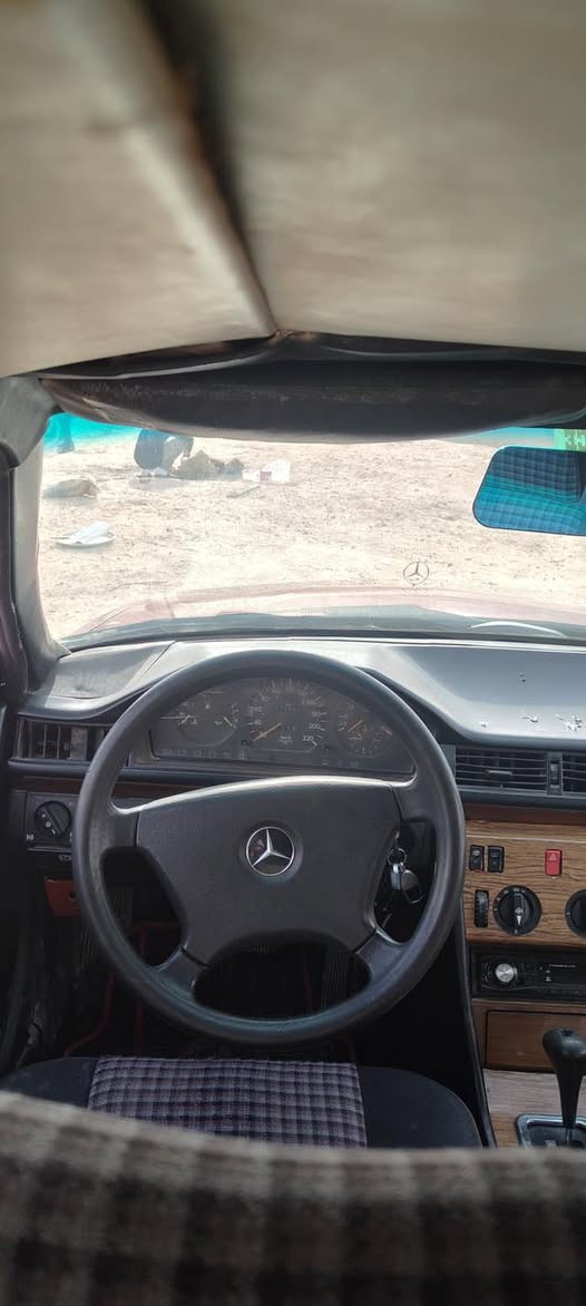 السلام عليكم 
مارسدس دب الموديل 1985 محدثة 92
ماروني غرفة نظيفة تبريد شغال  
محور بطة 2 ونص قواعد سليمات 
السعر 52 
السيارة جاهزة تريد وكالة تريد تحويل
المكان النجف
الهاتف /‭0781 548 2433‬
للتواصل اتصال فقط مكلف بالنشر‭‬
