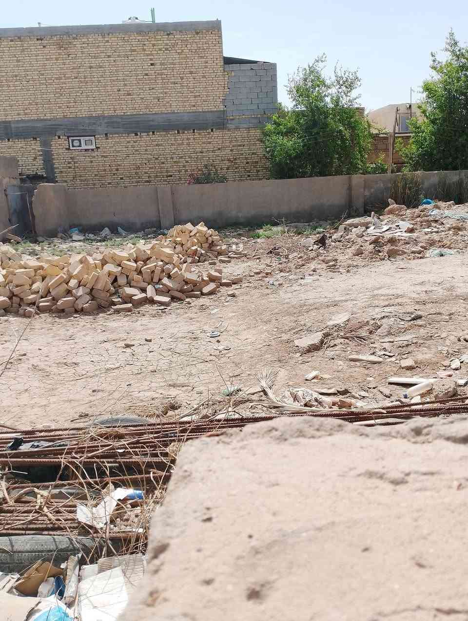 قطعه للبيع يم مدرسه ليعروبيه عرظ٩ متر ونزال ١٧متر اتصال***********
