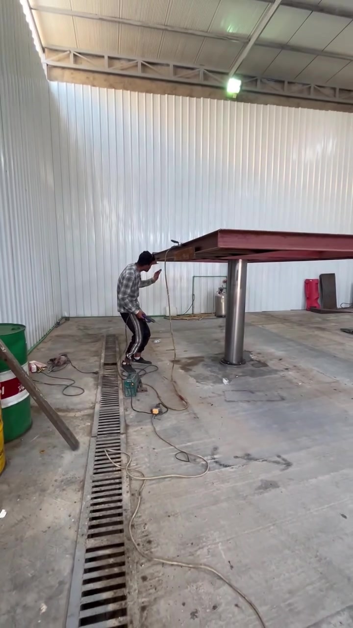 حداده متنقل عامه ابواب شبابيك محجراد غرف سندويش كيسبان التركي وابحدث الحداده للاستفسار
***********علي الحداد واتساب
