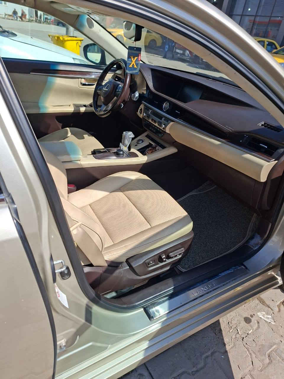 السلام عليكم 
لكزز مديل 2017 سياره جديده خير من الله 
مكينه وكير وحداديه مكفولات 6سلندر 
عدا ضرر السياره بيها كلير صفحه
 السايق فقط كلير بدون معجون
رقم اربيل تحويل ثاني يوم 
مكاني ديالى بعقوبه حي المعلمين داخل معرض الماسه
بدون ارباك شرط
للتواصل ***********
