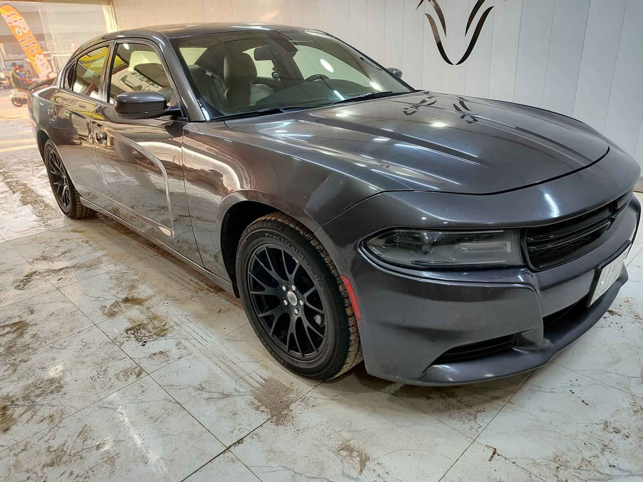 السلام عليكم 
للبيــــع ....
دودج چارجر 
وارد امريكي .
موديل 2015 .
مكينه 3.6 V6 .
ماشيه 215,000km .حقيقي .
داخل غرفة بيجي 
شاشه چبيره .
كامره دواره .
ويل 18.
لايتات عدسه زرع .
السياره   GT .
استخدام شخصي ومتعوب عليه .
تخم تاير جديد شادله .
حادث السياره باب وچاملغ امامي وباب عكس سايق جهة سايق بدون ايرباك .
رقم السياره ذي قار سنويه بأسمي شرط التحويل .
مكان السياره ناصرية 
السعر 165
للاستسفار *********** Colombo, Sri Lanka
