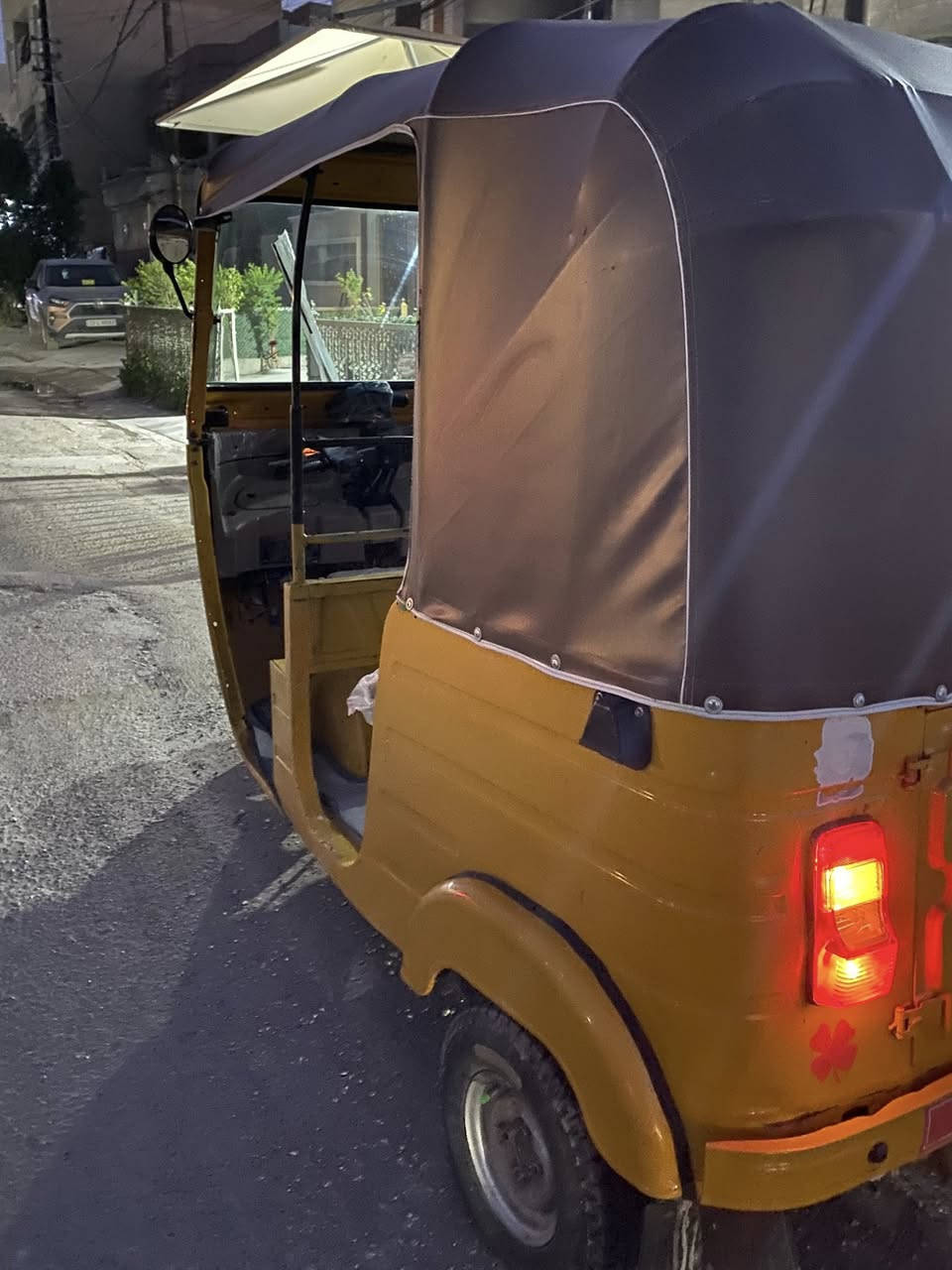 سلام عليكم. تكتك باجاج. كاملة موكملة تكتك أوراق مو رقم  سعر ٥ونص  مكاني بغداد. هلا بيك بي وقت ***********
