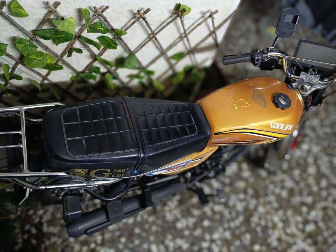 سلام عليكم دراجه سونك للبيع مديل 2025 دراجه جديده معنه الكلمه بس العداد يشتغل هو بس الفيشه مشلوعه مثل ما موضح بصور لون مميز مكينته 200 خير من الله سعره 750 وبيه مجال بسيط مكان بغداد الاعضميه
رقم الهاتف ***********
