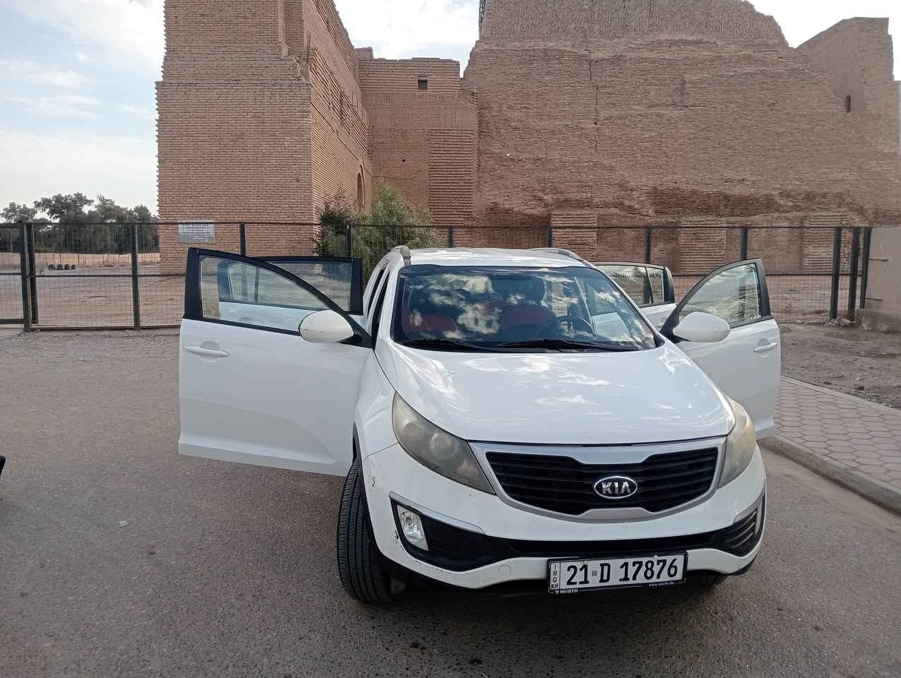 السلام عليكم سبورتج 2012 خليجي مكفوله من الضربه والصبغ والتبديل صبغ والگير والمحرك كذلك مكفوله
فقط  بوارد بسيطة 
السنويه باسمي رقم شمالي السليمانيه ماشيه 141 
 السعر 143وبي مجال للشراي
العنوان بغداد المدائن 
***********
