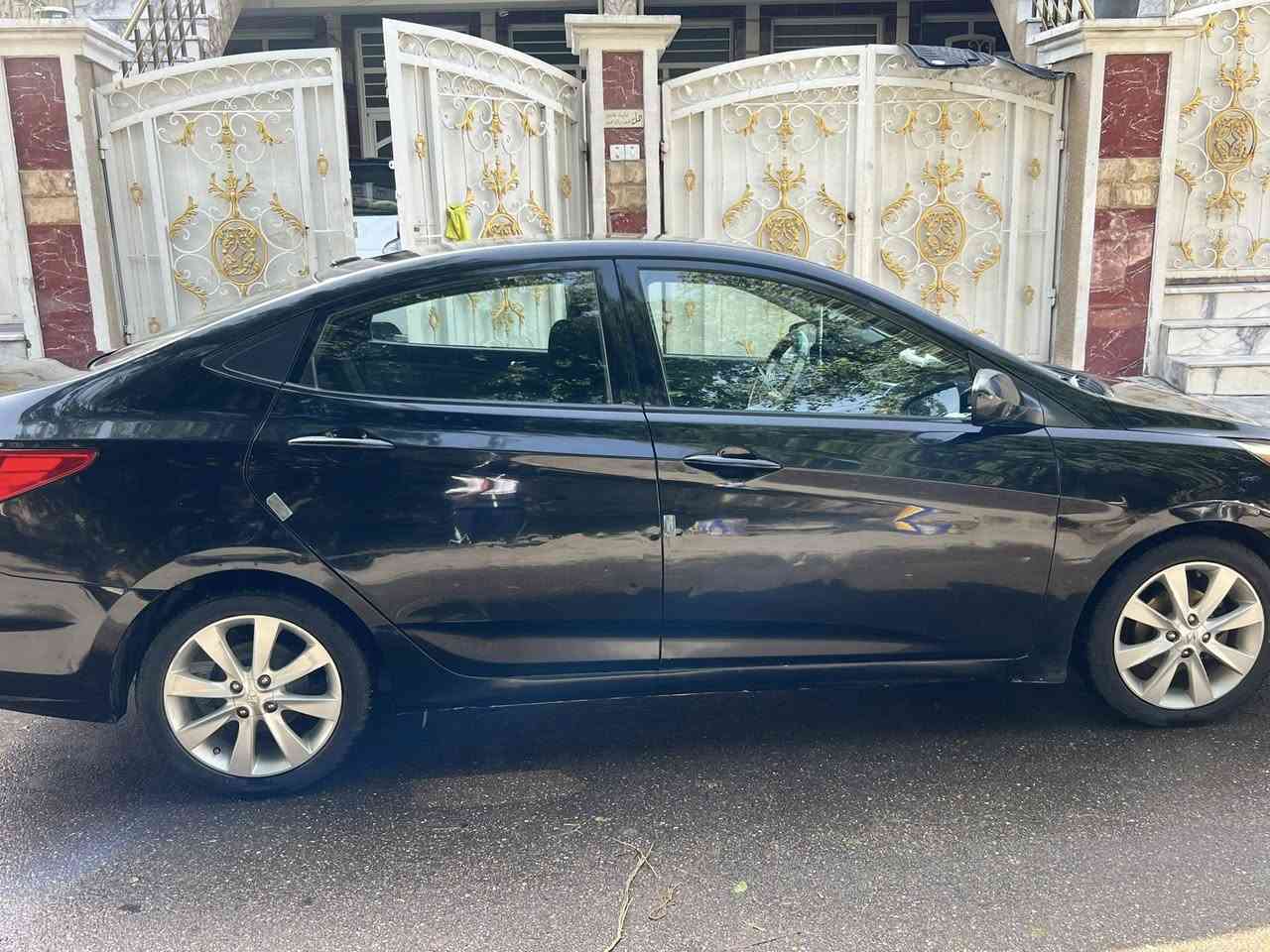 سياره اكسنت 2017 او تامتيك سياره نضيفه كلين بدون صبغ بسه بيه ضربه بسيطه بالبيان اليمنه بدون تعديل رقم هاتف *********** مكاني بغداد شارع المغرب خلف جوزات الاعضميه
