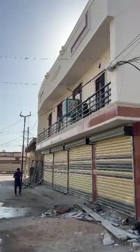بنايه للبع المساحه ١٠٠مترشقه تحتوي غرفتين وصوله و٤محلات مجرات كلهن العنوان الدوانم شارع سكله أبوموسى البنايه ركن هاتف ***********
***********
