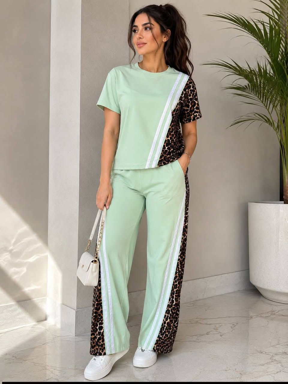 ✨ طقم نسائي مميز
خامة ناعمة ومريحة جداً 🌸
تصميم عصري ولمسة جلد النمر تضيف فخامة وأناقة 🐆
متوفر بـ 5 ألوان جذابه
📏 فري سايز
يلبس وزن من 50 إلى 75
#السعر 9 الاف
#يتوفر_توصيل_الف_دينار


**إذا كنت صاحب هذا الإعلان وتريد حذفه لأي سبب، رجاءا أرسل رسالة إلى الدعم الفني**