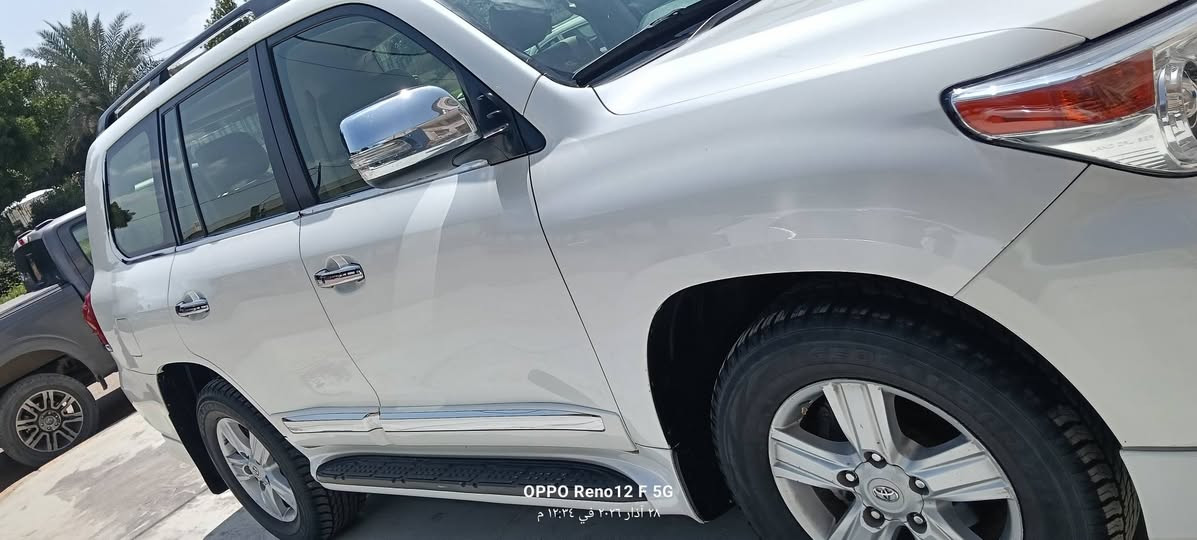 ‏‎سلام عليكم 
قطعة نادر الي يدور جديد ومميز 
 للبيع 
لاندكروز 🔥 2014 🚀 GXR:
السياره احله من الصور بالحقيقه 
فول مواصفات 1/1 💯 :
1- فتحة 🕳️
2- بصمة 🔐 عدد 2 
3- ماشية 158 الف بعدها بحالة الوكالة
4- حساس خلفي وامامي 🎶🔊
5- ثلاجة 🥶
6- 2 كراسي كهرباء ⚡
7- تشغيل عن بعد 💥
8- شاشه جبيره 💻
9-كامره👀
10- 8  ايرباك 🚨
11-دفع رباعي 🚀
12- رقم اربيل بأسمي تحويل ثاني يوم

ملاحظة // السيارة  كفاله عامة من جميع النواحي وشرط الفحص  حته من الرصعه ومن الشخط ✅  
جديدة بمعنى الكلمه شرط تراي زيرو  
وبالعافية ع تكون من نصيبه 
بأسمي شخصياً  تحويل مباشر  
#مفخره_الأرض 🔥
مكان بغداد ✅
🟩 السعر اتصل على رقم وبيك خير وتدلل            

لاستفسار الاتصال ع الارقام التالية 📲📲
*********** 
‏‪0780 633 9495‬‏

‏  

تحياتي لجميع 🌹 🌸
