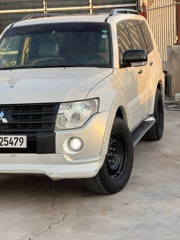 باجيرو 2011حبتور 
فول مواصفات لون ابيض صدفي
 حجم المحرك 3500 رقم اربيل  دولي 
 بدون حادث فقط اقل شبر بخشم جاملغ  فقط رش غيره مكفوله كفاله عامه سياره كلين على وضع الشركة 
ماشيه 249 الف حقيقي معروفه خليجي السياره جديده مال جناي 
كشنات كهربائيه جلد
مري شفط 
تحكم استيرن شاشة اندرويد تبريد 3 قطع ثلاجه تخم. تاير كير مكينه حدادية خير من الله سياره جديده لوك حساسات خلفيه.الويل الاصلي مالته موجود السعر135  وبيها مجال بسيط
 ..واسط -الزبيديه ***********
