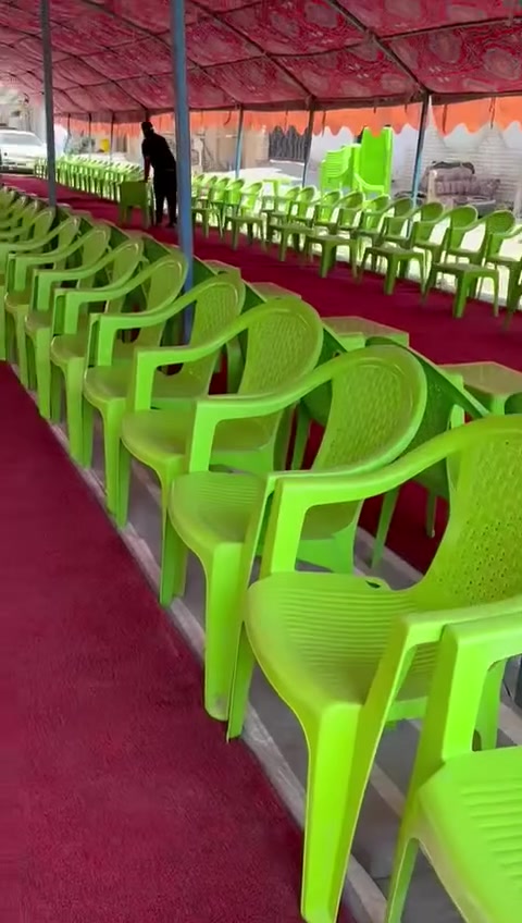 يتوفر لدينا جادر  ابيض للمناسبات ويوجد لدينا جادر عملاق ابو الدنكه العرض 10متر  ويوجد 9متر وكافه مستلزمات الطبخ والمبردات العنوان بصره الجمهورية شارع الاطفاء مقابل حسينيه علي ابن ابي طالب تجهيزات ابو طالب لاستفسار اتصل ***********
