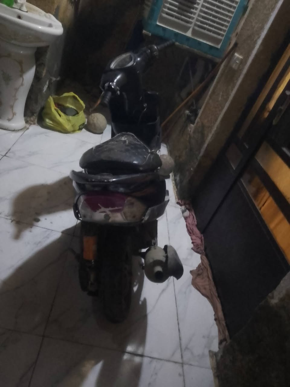 سلام عليكم دراجه كاملة شغاله فول دراجه بيه تزويد مثل دبلات اماميهم رياضي مثل دبلات خلفي رياضي وياله رياضي صالنصه اف ام رياضي كفرات كامله بس البجم صبغته وزربت حشاكم ***********
