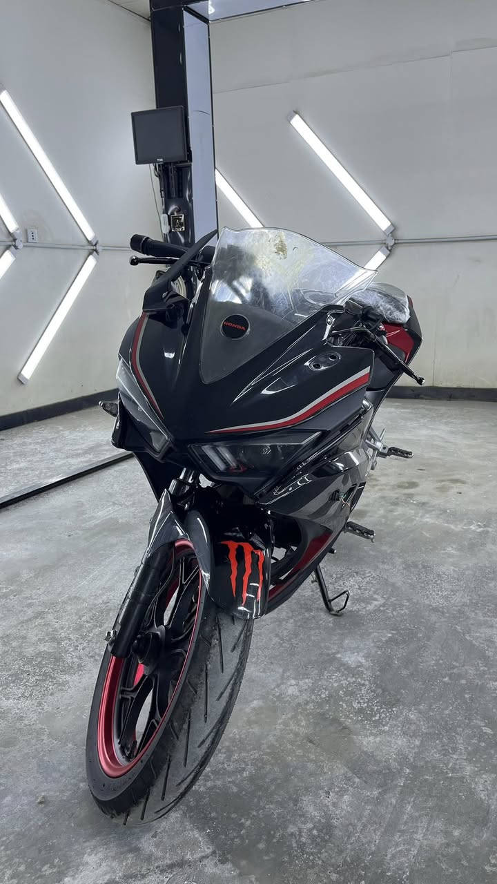 السلام عليكم (كشخه العيد )
الدراجه بانزين مو كهرباء 💥

دايون بطح R200 زیرو مديل 2025ماشيه 8 الف 

بدون اوراق ( اضمن لك سرقة وغيرها )

دراجه موديل 2025 

محرك 200cc سبورت 

سرعه دراجه 120

بريك كهربائي ( الخلفلي نظام ABS مانع نزلاق

كير 5 نمر كهربائي

دشبول كهربائي بل كامل 

تشغيل عن بعد 

صالنصه اكربفك صوت رعب 

دراجه حلوه وشكل رياضي

دراجه نضيفه وتجي تشوفها

السعر 12 ورقه 

مكان الدوره 

الرقم *********** 

الشراب يتصل  وبدال
