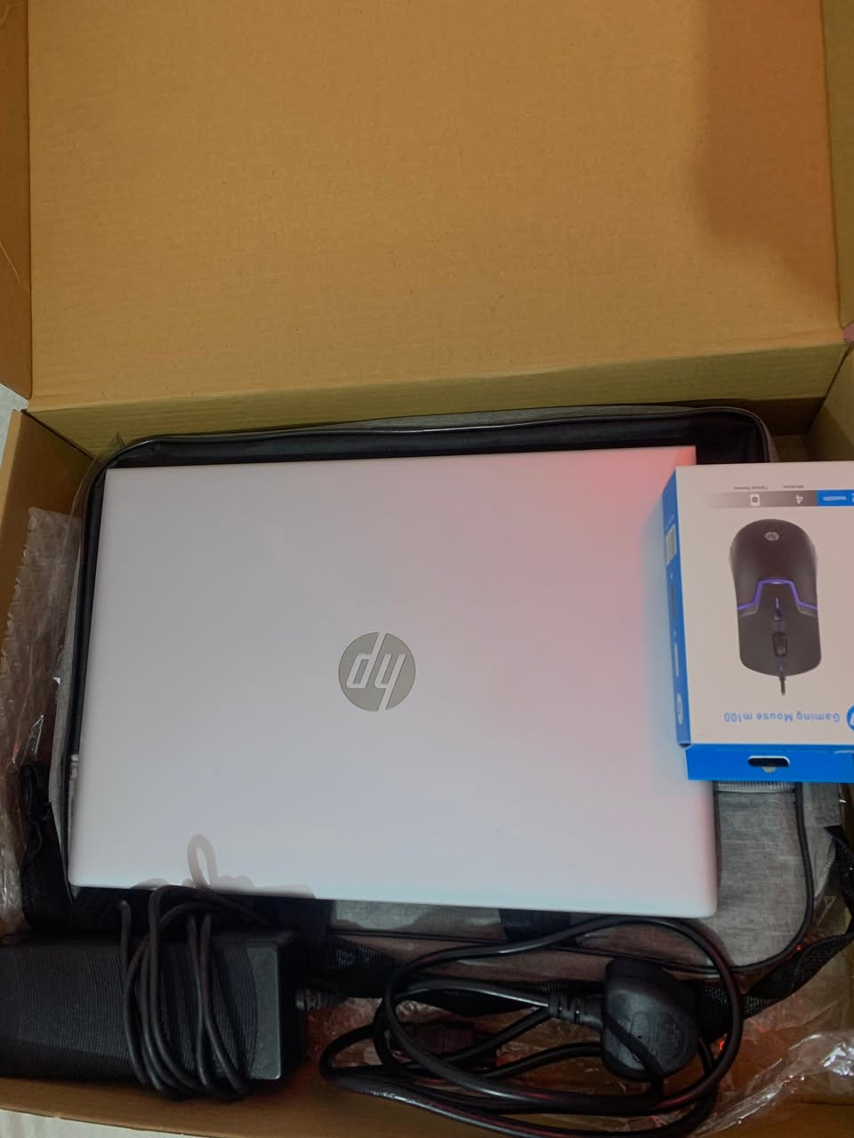 💻 HP ProBook 640 G5 للبيع
✅ Intel Core i5-8365U (جيل ثامن)
✅ RAM 8GB
✅ Windows 11 Pro
✅ شاحن HP أصلي
✅ شنطة لابتوب
✅ ماوس
✅ حالة ممتازة ونظيف جداً

🔹 مناسب للدراسة والعمل وبرامج الأوفيس
🔹 يشغل برامج التواصل الاجتماعي (فيسبوك، تيليجرام، واتساب، إنستغرام)
🔹 مناسب لمشاهدة الأفلام وCinema
🔹 يشغل العديد من الألعاب الخفيفة والمتوسطة

💰 السعر: 350 ألف دينار

📞 ***********

للجادين فقط، التواصل اتصال أو واتساب.
