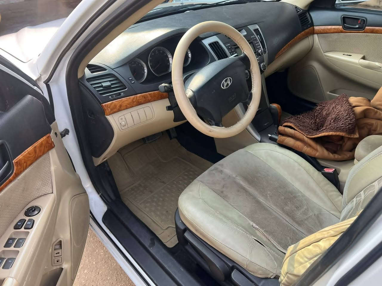 سوناتا
موديل 2009
مصبوغ عام 
الضرر جاملغ وباب
وارد خليجي
رقم كركوك 
تحويل مباشر 
السعر ١٠٥$وبيها مجال 
للاتصال***********
الانبار حديثه الحي العسكري
