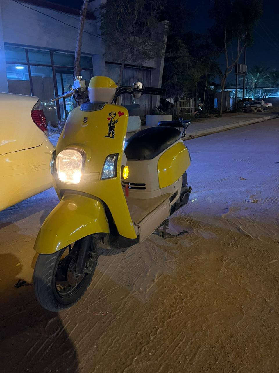 سلام عليكم  ماكس بوليسي للبيع كابريتر داجه نضيفه وشلعه ومعدل  فول دراجه مابيه اي نقص بوشه 55  السعر خاص او تريد عله رقم *********** مكاني نجف كوفه شارع المعمل
