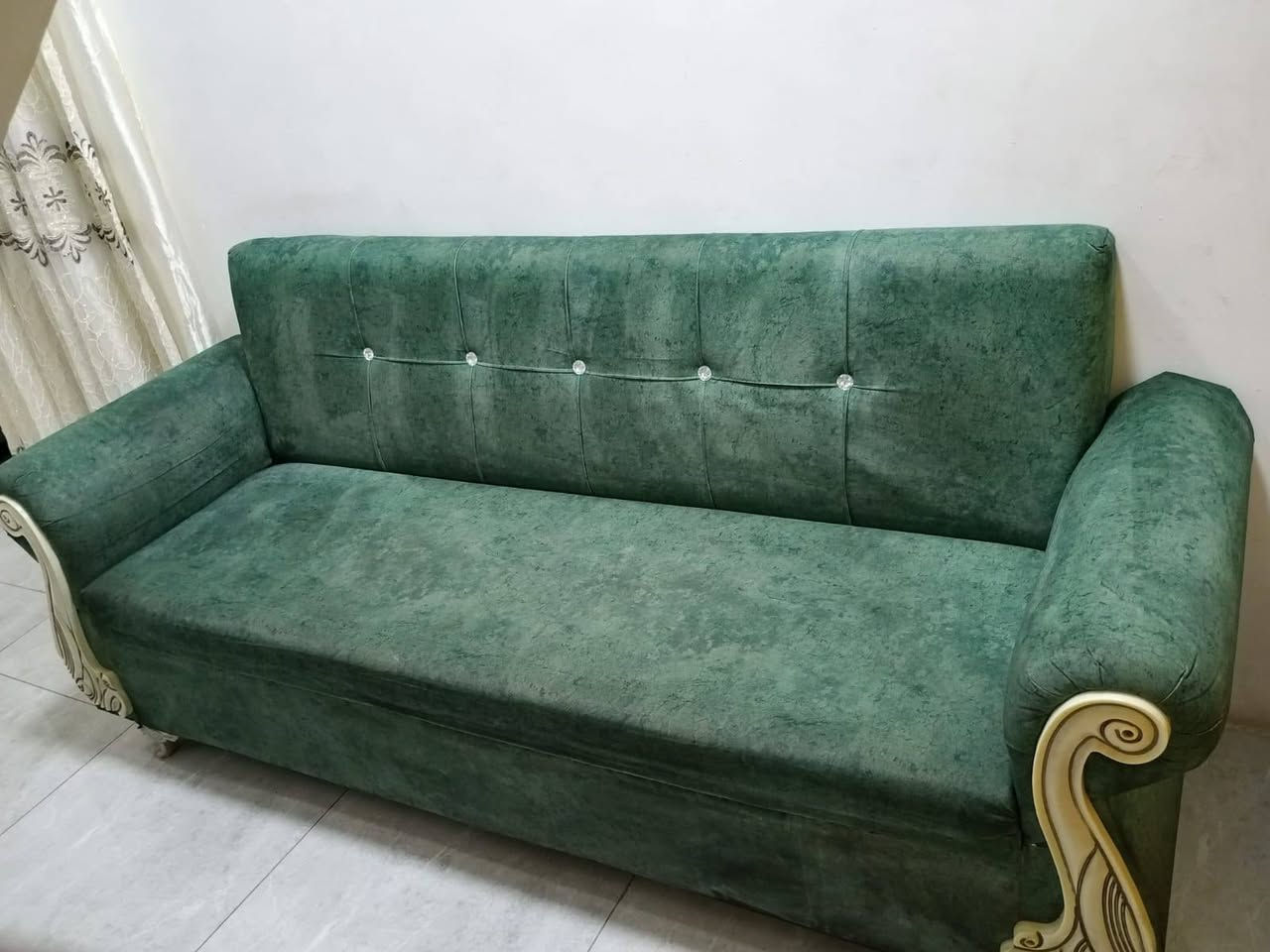 السلام عليكم تخم للبيع كراسي ثنين وقنفه جبيره وحده وسط نضافه 80 % مكاني بغداد حي العامل ***********
