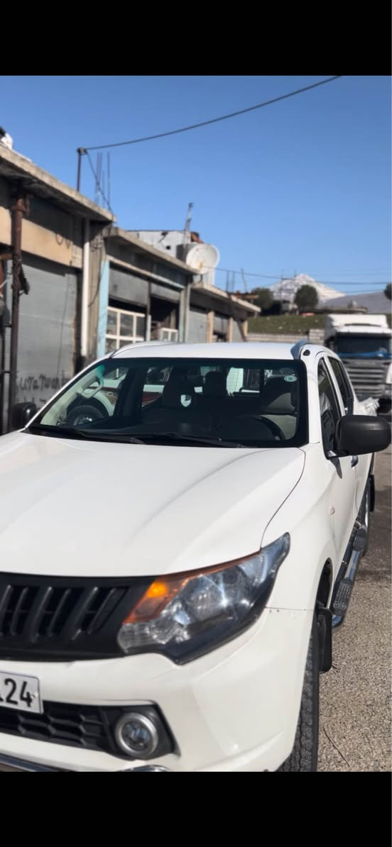 قەزافی گاز ٢٠١٧ مەکینە بیلاد 
گئرو مەکینە تەحویل خرامە بەشەرت 
چوار تایەی نوئ 
سەنەوی نو 
دوکەلی رەشو شینو بوخار هیج هیچی نیە
ئینجیک تەر  گئرو دەبل گئر  گرایم شەفت   دەحامی لۆ دەحامی بەشەرت ئەفرۆشیت  
سئ بستی سبوخن بئ ژۆرئ 
سیارە ئی مارئیە  ئی ماحرەزا نیە یەک دینار مەسرەفی تئ دا نیە 
رەقەم تەلەفۆنی ساحبی سیارەی ***********
*********** سوران, أربيل
