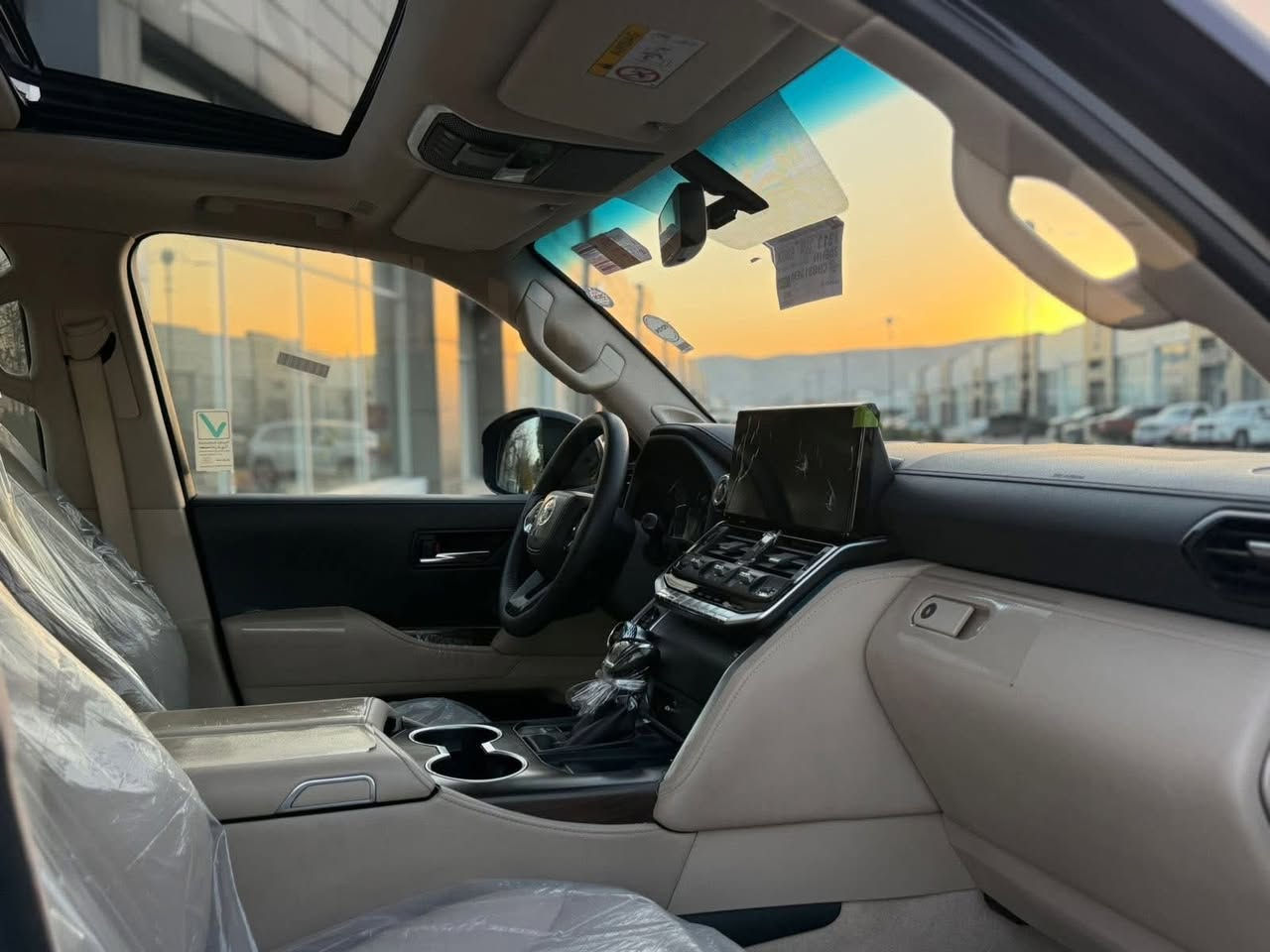 لاند كروزر موديل2022توين توربو سياره جديده مكفوله  ماشيه57الف وكاله ساز عنوان سليمانيه السعر650بيها مجال***********/***********وبيهن واتس
