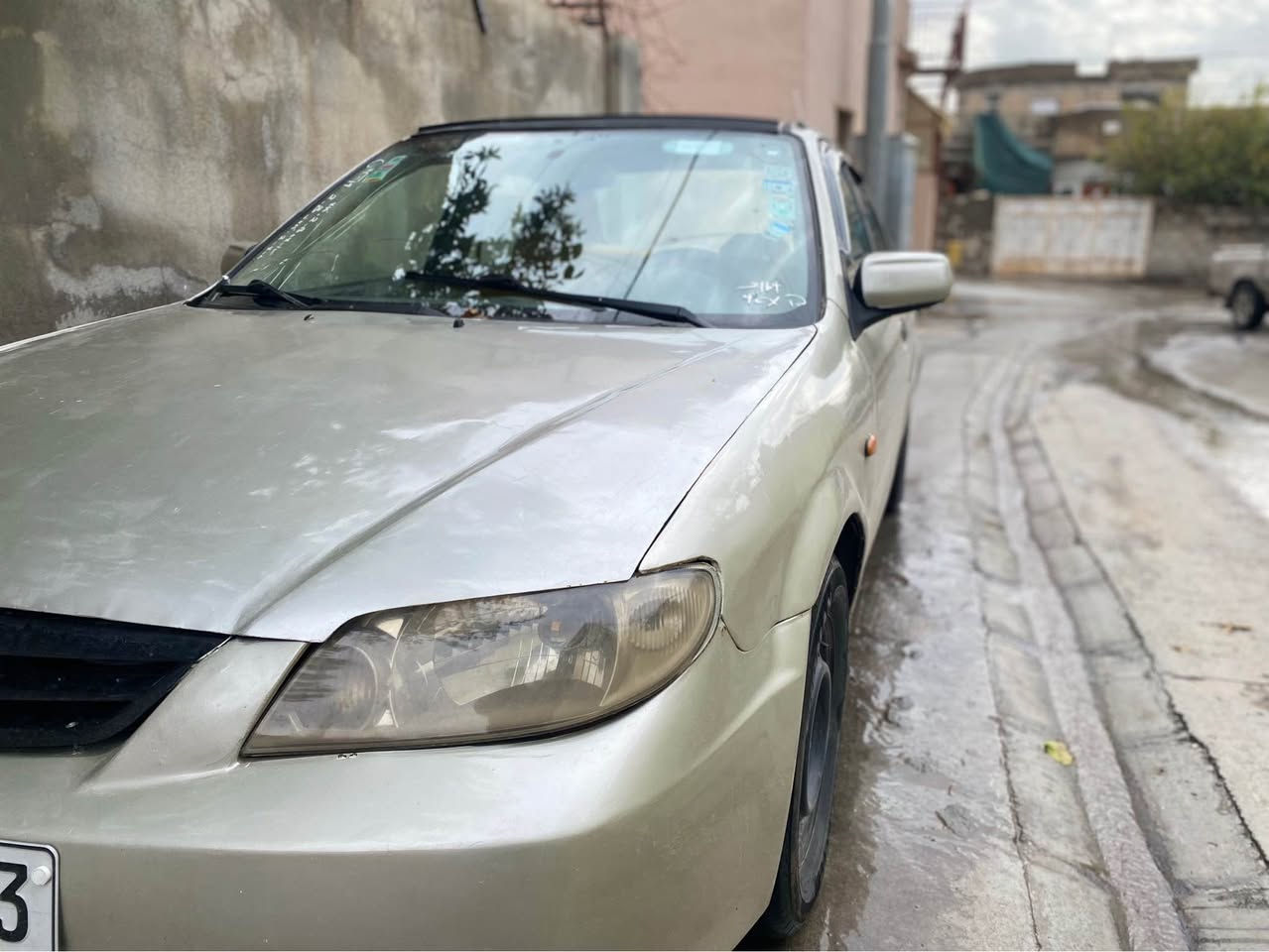 مازدە مودیل ٢٠٠٢ گێر عادی 
تەکسی بوە کراوەتە خسوسی بێ دەعمو لێدراو پشت و پێش کەپس  وەرگەراو برانەوە بە شەرت گێرو مەکینە بە شەرت بئ تەقەو رەقە هەموی بە شەرت 
رەقەم و سەنەوی نوێ هەزەی نوێ چوار تایەی خاوێن هەمو شتێکی تازە کرایەتەوە 
سعر ٤٣ وەرەقەو کەمەک مەجال 
ژم ***********
*********** شقلاوة, أربيل
