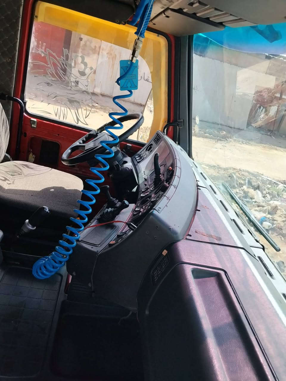 سلام عليكم سكانيا للبيع موديل 1995رقم سليمانيه 3لوحات مربوطه مساف 3محاور سنويه لحد 27مجموعه سكس بنز 2011بومه محرك 113بم كربهاي محرك جديد كير 900تخم تاير باتري جديد تبريد جديد تفه شغله العنوان بابل فضاء القاسم ***********
