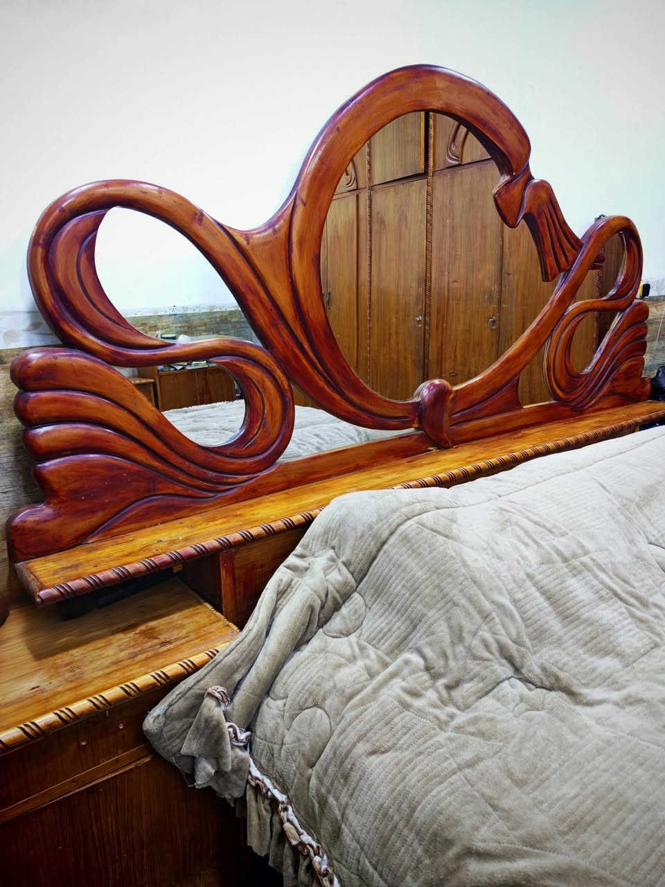 للبيع غرفة نوم كاملة مستعملة نضيفة
خشب عراقي ( ثقيل وليس خفيف ) يحتوى على 9 قطع العنوان بغداد الكاظمية المعرفة السعر واتس اب ***********
