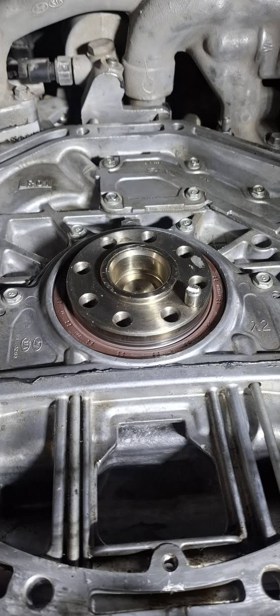 #يالله 
شرفني اخي ابو زهراء لعمل صيانه 
١.تبديل چبنه بيرن
٢.تبديل ضفيرة كير
٣.تبديل دهن كير
٤.تبديل بلي مكينه
٥.تبديل چبنه كرنك 
٦.تبديل واتر بمب + ولف حماوه
٧.تبديل باور
٨.تبديل جوينات تدفئه +جوينات راديتر وبواري 
تحياتي خادمكم كرار رحيم 
***********
