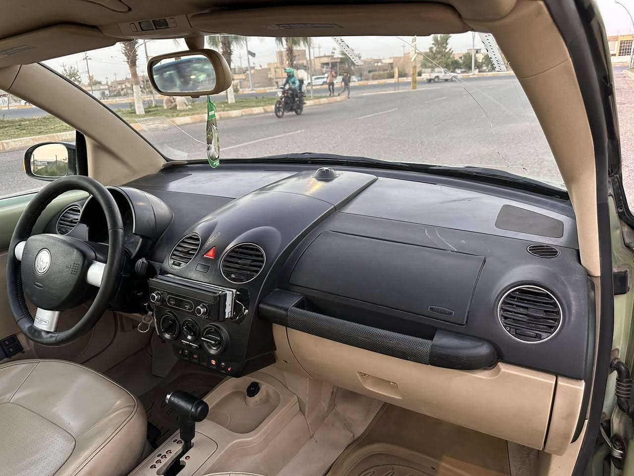 بيتل موديل 2008 رقم مميز مشروع وطني محرك 5 مرغوب 
كير اتوماتيك 
ويل كروم بلادي 18
كشن جلد تدف 
كشف كهرباء 
ارباك 5 
بدون ضرر 
بدون صبغ فقط بنيد كلير
لون اخضر مميز
ماشية 64 الف سيارة كله على البلاد 
سعر 78 شراي اتصل ***********مكان كركوك
