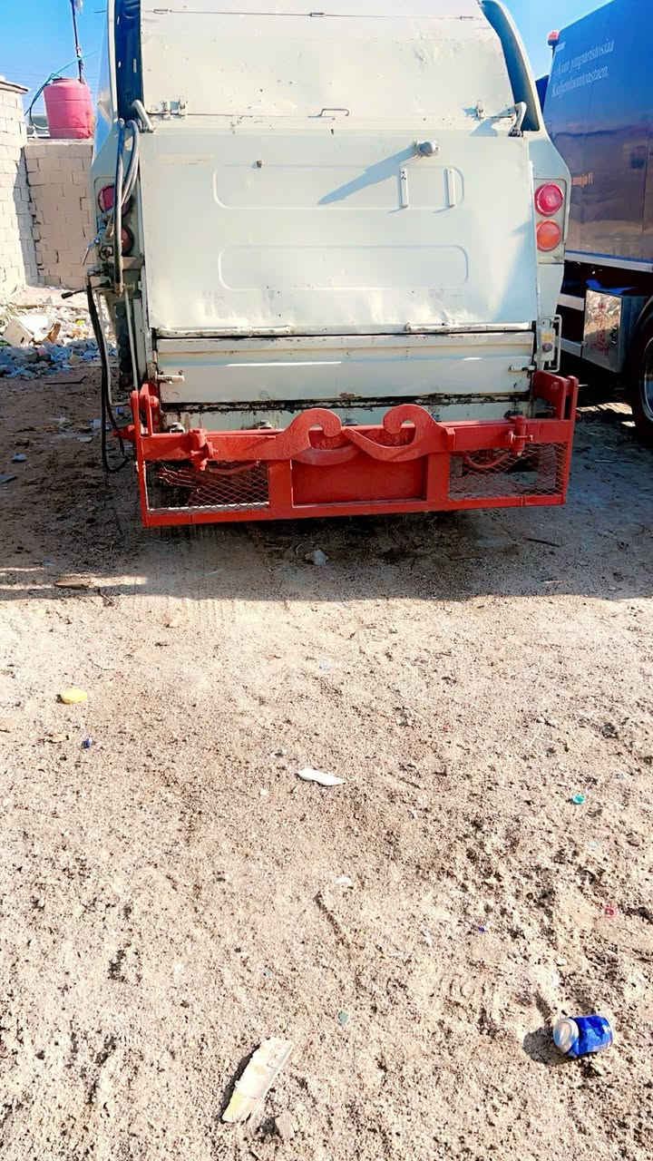 هينو للبيع  2019 رقم بصره النكليزي.   كفاله محرك شاصي كير كبسه كله شغاله حامل حاويات     عشره مكعب. موس  *********** المكان بصره
