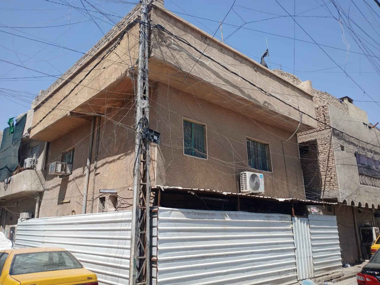 نصف قطعة المساحة 72 متر طابقين عكادة نضيف الموقع 
قطاع 9 ركن على ساحه 9*8 للبيع مستعجل للاستفسار اكثر الاتصال على *********** 
*********** المحامي مؤمل العبودي
