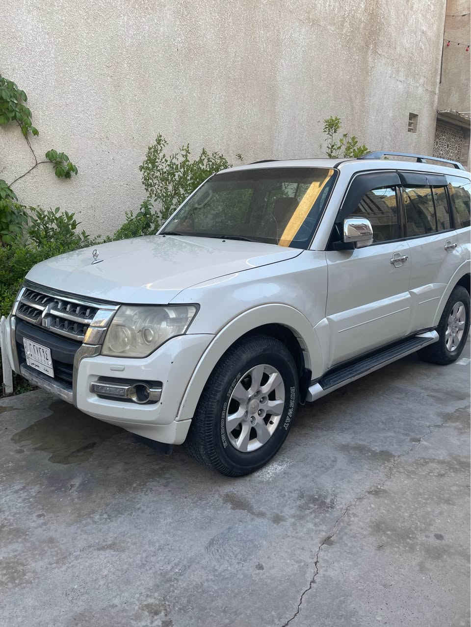 السلام عليكم
باجيرو حبتور موديل 2015 مكفولة ما عدى وجود شخوط في الدعامية الامامية 
محرك كير اكسل مكفولات السيارة جاهزة من كل شي ماشية 103 الف  كيلو السيارة موجودة بغداد الشعب  باسمي تحويل مباشر سعر البيع 18500$ مع مجال قليل
موبايل *********** الفارس, صلاح الدين
