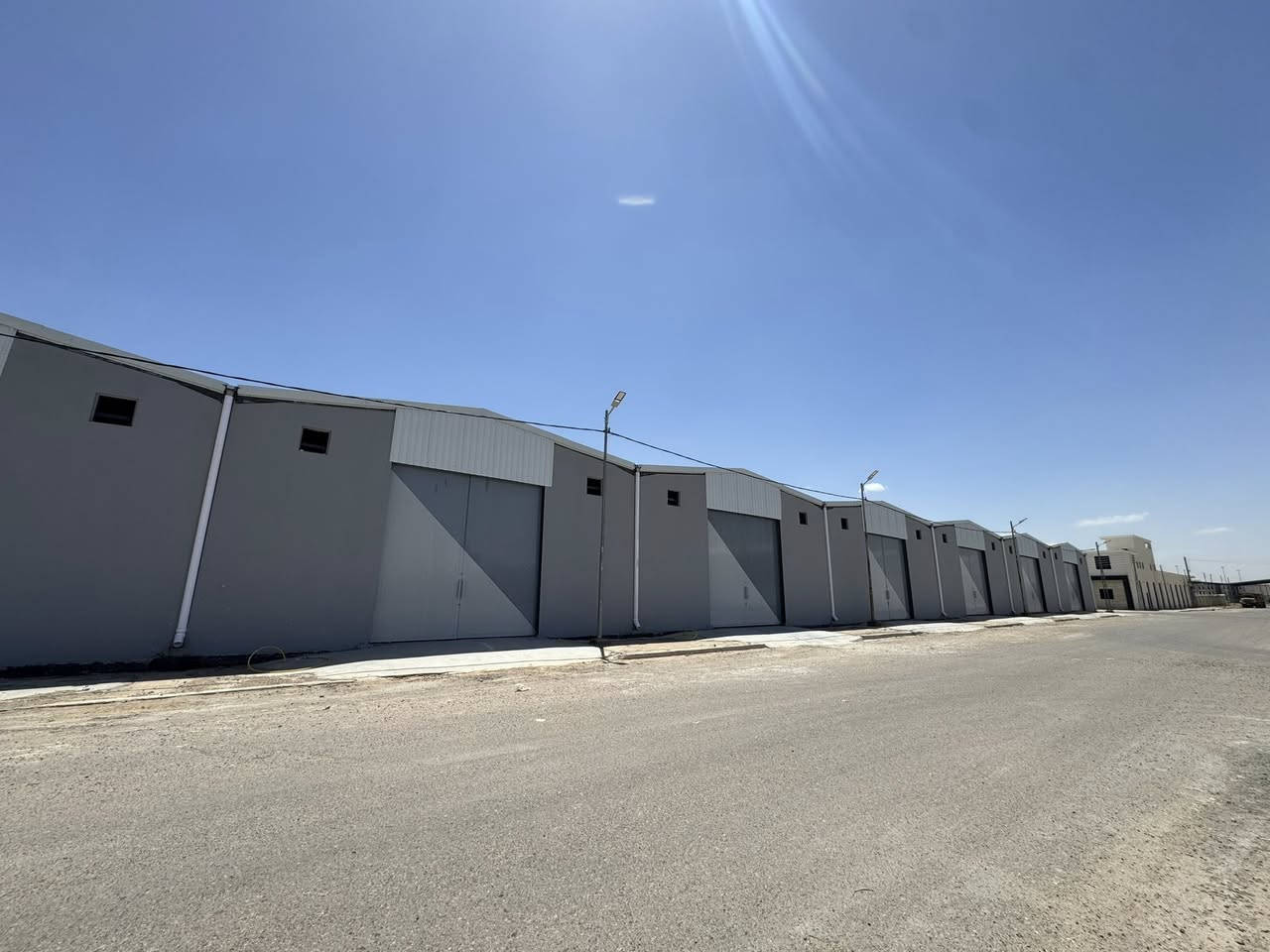 🔹 يتوفر لدينا جملونات للإيجار 🔹
📍 الموقع: قرب سيطرة الموظفين

📐 المساحات المتوفرة:
▪️ 300 متر — الواجهة 12 متر / النزال 25 متر
▪️ 600 متر — الواجهة 12 متر / النزال 45 متر

✅ يتوفر عدد كبير وعدد وسط
✅ تصلح مخازن وتجارية وأعمال مختلفة
✅ موقع ممتاز وسهل الوصول للشاحنات والحركة التجارية

📞 للاستفسار والتواصل:
مصطفى الحلبوسي
***********
واتساب فقط
