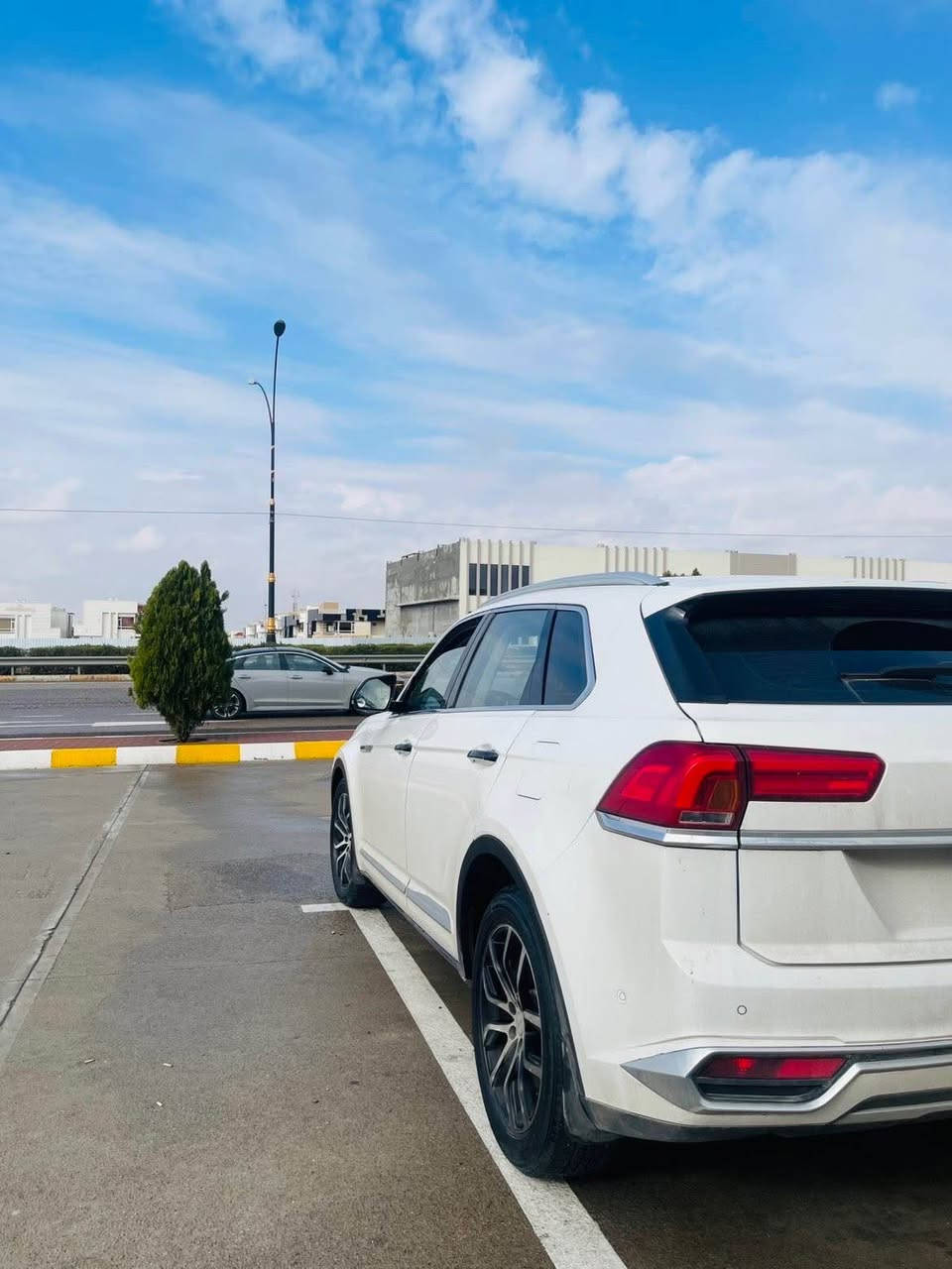 دؤومي ٢٠١٩ بو فروشتن مةكينة ٢٠ توربو مستةر بوشية فوول فوول مواسةفاتة پانوراما سندوق شةفت دةركة شةفت گوشين جلد و خةزن بةسمة شةغال ٥ كاميرا حةساس رادار دةبل ئةكسل زور مواسةفاتي تر بي سبوغ سةيارةكة بي سبوغ بي تةعديلة  يةك كارتي گچكةي هةية سعري ١٢٢ مةجال *********** أربيل, العراق
