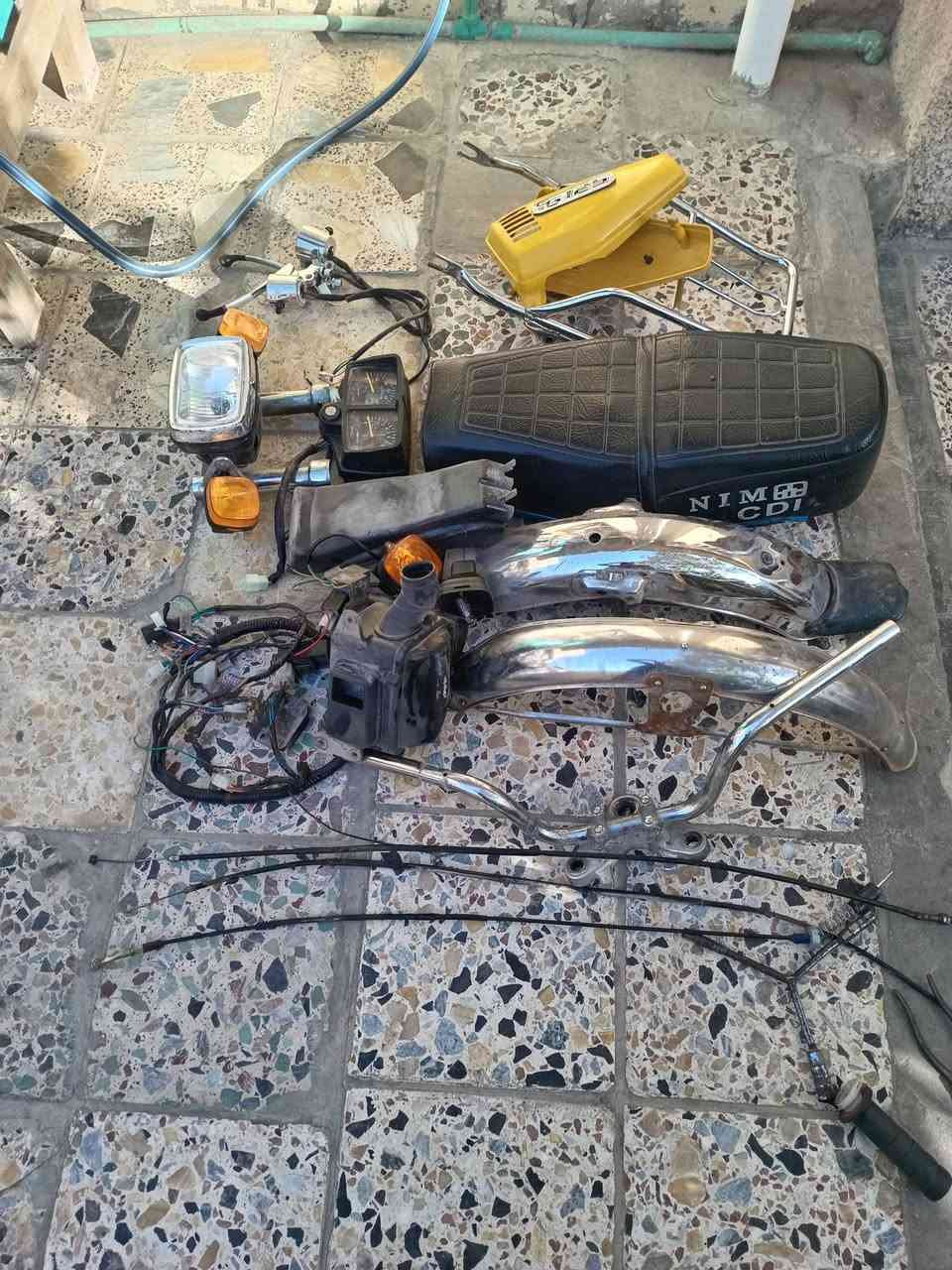 غراض اربعه كير شتريد موجود وياله نضاف كلش وره وكدام ومحرك صالنصه وتانكي وكشن وسله كهربايات جدد شغالات وستيرن دبلات وره وكدام ماشه خلفيه كلمن وسعره ***********
