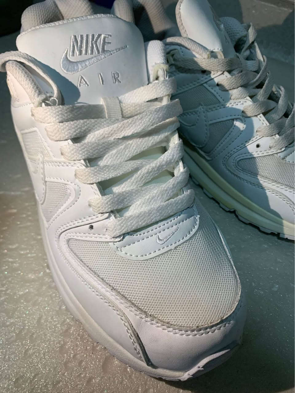 دوو جوت كاله ى ماركه ى (nike) و (àir) به ريتانيه
قياسى ٤١ و ٤٢ 
نرخي هه ر جوتيك ٥٠$ 
*********** السليمانية, العراق
