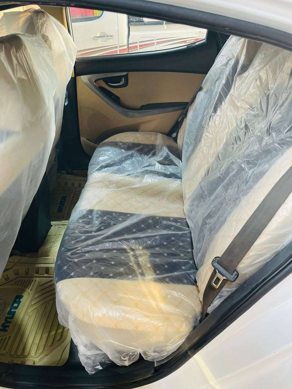 سلام عليكم لنتره خليجي مديل 13 مكينه 1800 رقم قادسيه سنويه ل 27 سياره بيه بنيد وجاملغ بدلات جهت سائق مكان سياره ديوانيه شافعيه سعر 93وبيه مجال رقم لهاتف ***********
