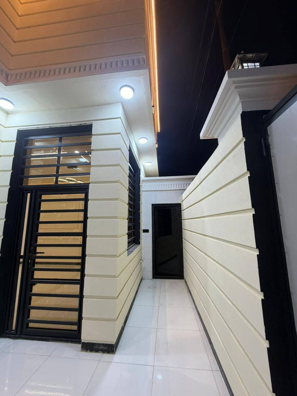 المساحه 150  متر طابو زراعي نجف مقابل ملحق قرية الغدير
البيت جديد وجاهز 

بناء حديث// طابوق جمهوري 🧱// صب كونكريت مسلح//

#ملاحظه البيت قريب للشارع العام خط اول

السعر 72 💸💸

للاستفسأر *********** وأتساب
