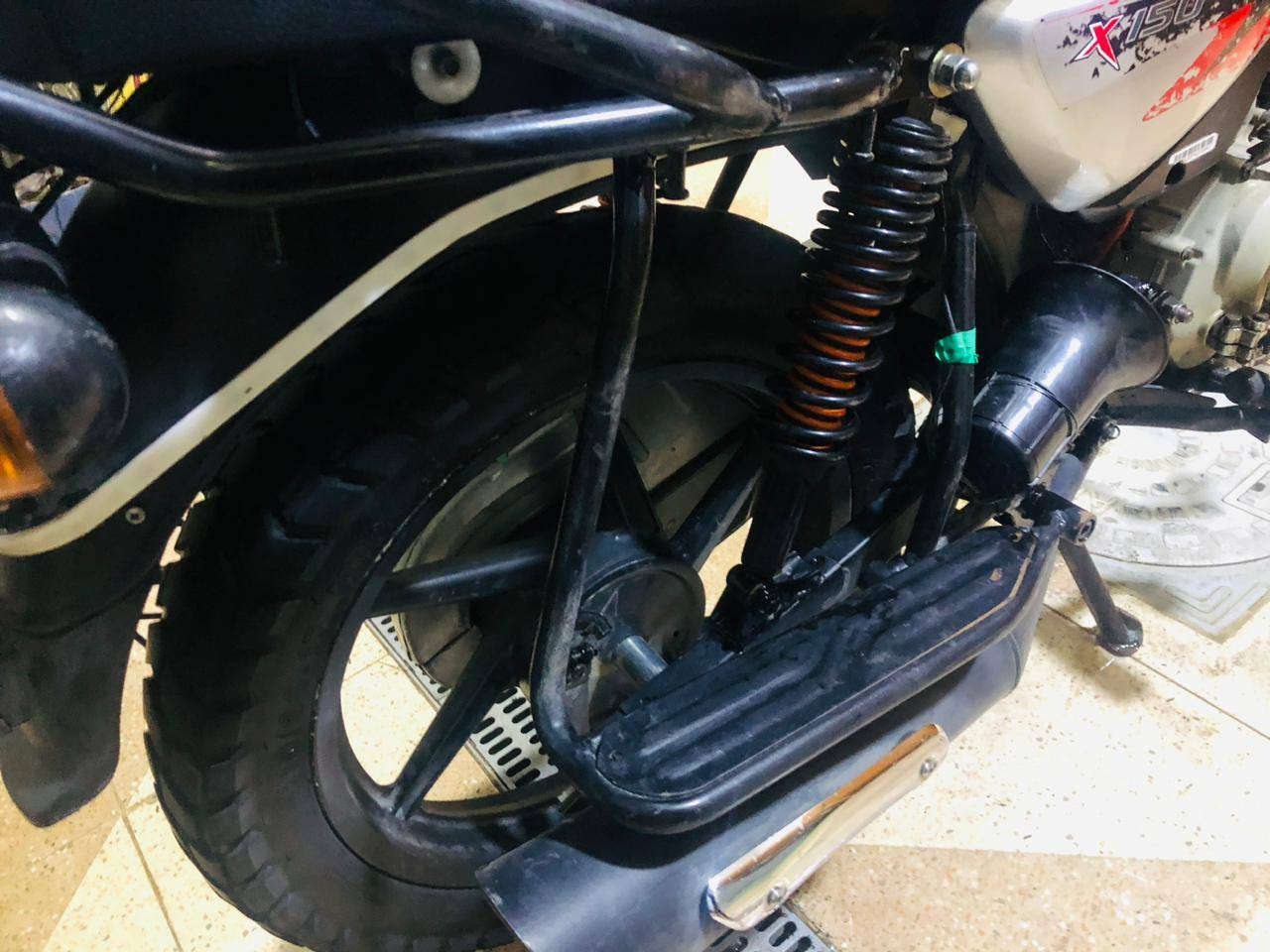 بوكسر 2021 نازل 2022
مرقم بغداد تحويل ثاني يوم عليها ادامه فول كلشي جديد بيها زوج تايرات كلجات بوشه،بستم زناجيل كله جديد ب 2300 وبيها مجال واتساب 0781 169 3761
