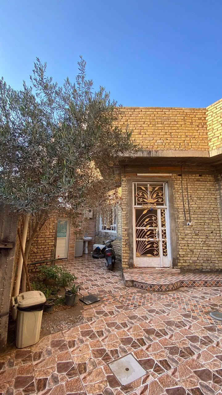 📍 الموقع: ام الخيل الثالثة شارع عشرين قرب مدرسة قطر الندى الابتدائية
📐 المساحة: 200 متر بناء حديث 
↔️ الواجهة: 10 متر

🏢 عدد الطوابق: طابق واحد

🔹 التفاصيل:
🛏️ غرفة عدد ثنين
🛋️ صالة
🛎️ استقبال
🍽️ مطبخ
🚿 حمام 
🚗كراج سيارة

⭐ المميزات:
✨ البيت مرتب وجاهز للسكن
📍 قريب من كافة الخدمات

💰 السعر: اكتب تم يجيك خاص

————————————
#متابعة_الصفحة
#نستقبل_جميع_عروضكم
———————————————————
🔺#للاستفسار الاتصال ع الارقام
***********📲 رسول
‏‪***********‬‏ 📲  ابو رسول
واتساب ***********
————————————
او زيارة مكتبنا متواجدين 11 صباحاً إلى 8 مساء 
🔺مكتب رسول الناصري للعقارات 
🔺العنوان:-شارع 60 مقابل صيدلية كبسولة
