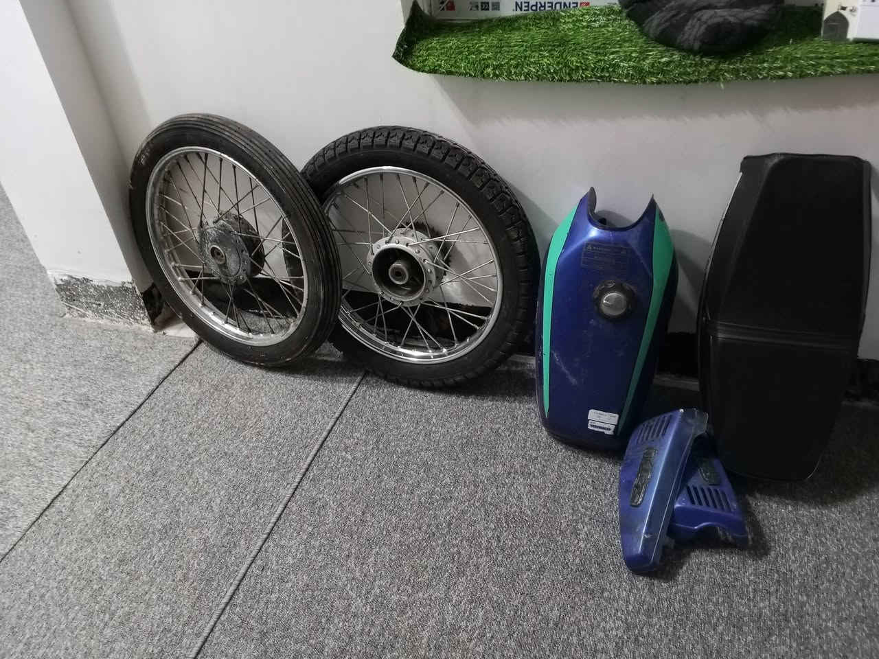 السلام عليكم غراض تفصيخ اربعه كير شتريد موجود وبيهن جدد مامستعمل وياله تايرات شتريد موجود بانسب الاسعار
تانكي نامه عدد 2
وياله سيم جديد 
كشن جديد مامستعمل
تايرات جدد شتريد موجود 
المكان الحمزه الغربي خيكان 
***********⚡⚡⚡
