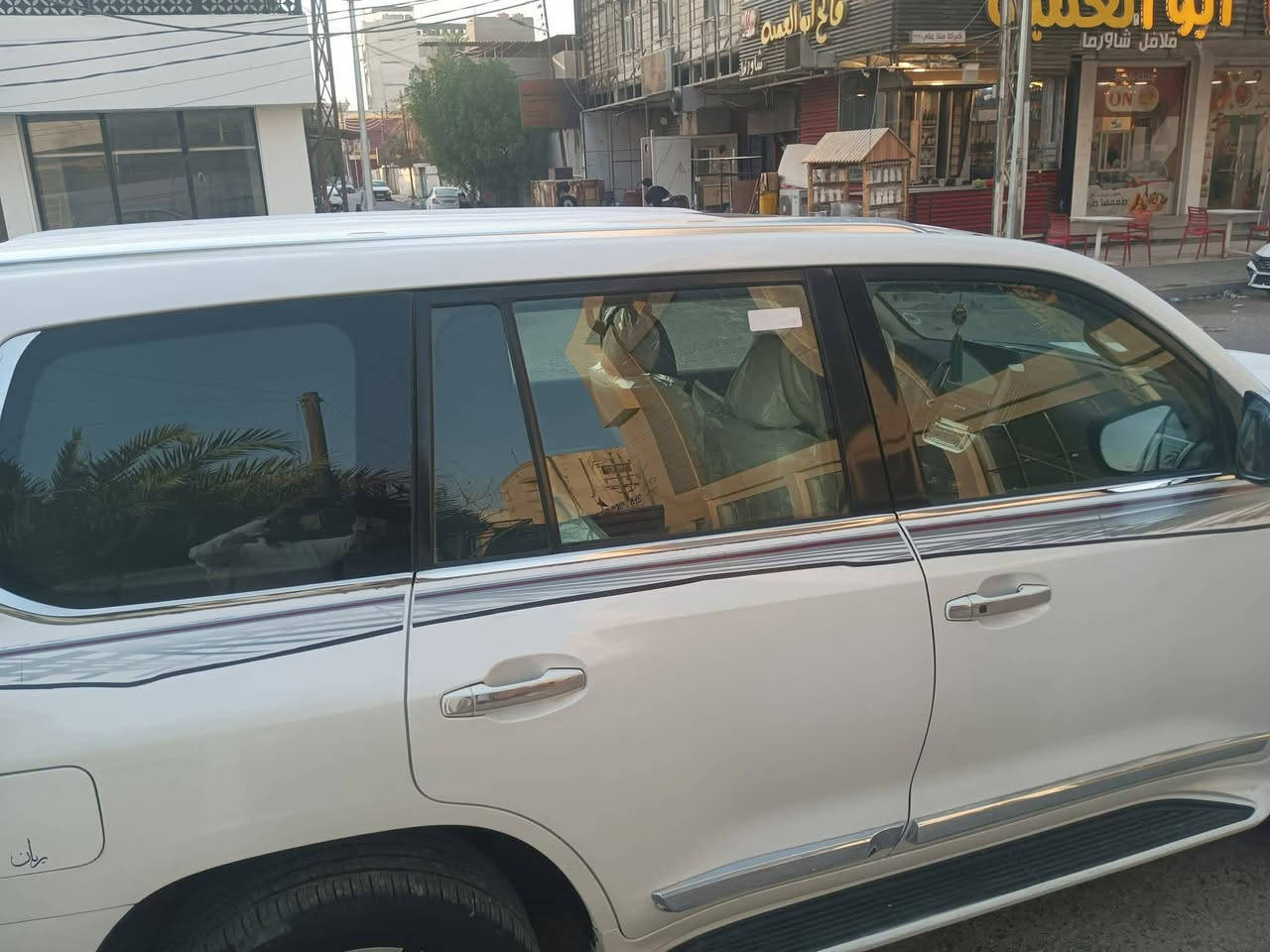 لاندكروزر موديل 8محدث 21 رقم بصرة بسمي تحويل ثاني يوم محدثه داخل وخارج بدون اي نقص السيارة بيه صبغ حازم قطع التحديث فقط القمارة بدون صبغ  السعر 275وبيه مجال مكان السيارة الناصرية المركز ***********
