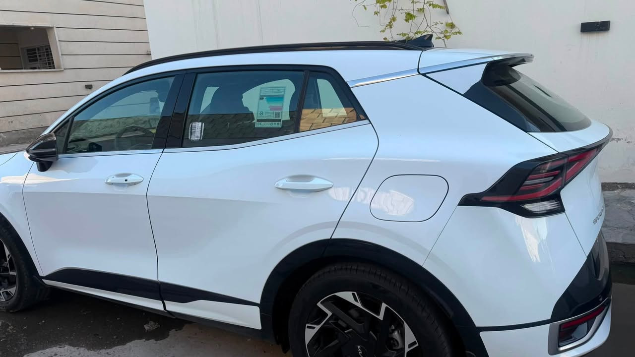 سبورتاج 2024 GT-line 
ماشية 29,000km 
السعر 233 
23,300$
للاستفسار ***********
