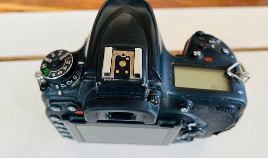 كامرة 750نيكون للبيع 
مع عدسة 24_120 الأصلية مالته 
غنية عن التعريف الي جانيه يعرف تصويره 
الكامرة تأخذه على الفحص تصور بيه وتأخذه 
شترة تقريبا 120الف 
شاحن وبطاريتن وياها 
للتواصل خاص 
للتنوية توصيل ماعندي 
تجي تفحص وتأخذ .
السعر 800وبيه مجال


**إذا كنت صاحب هذا الإعلان وتريد حذفه لأي سبب، رجاءا أرسل رسالة إلى الدعم الفني**