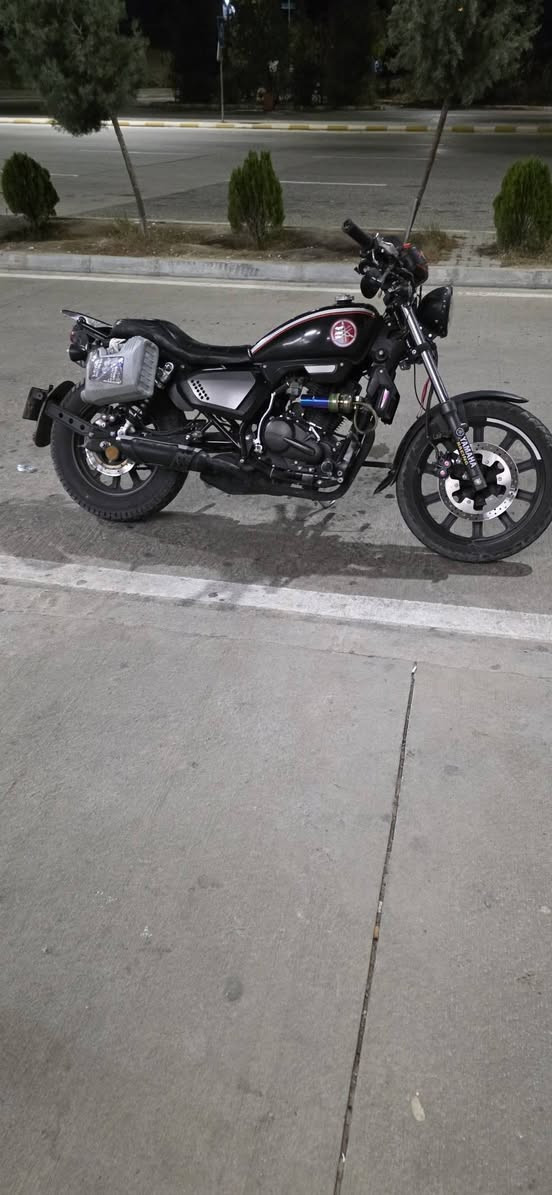 يالله سلام عليكم دراجه كي واي محرك ٢٠٠ دراجه على وضع شركه برغي ممفتوح بيها وشوف عينك نضافه وين ميعجبك فيتر وديها  مرقم بغداد بسمي تحويل ثاني يوم السعر ٣ مليون وبيها مجال للطيبين المكان بغداد الغزاليه رقم الهاتف ***********
