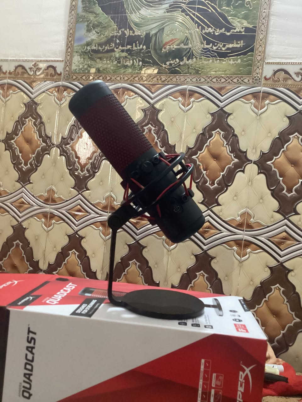 مايك احترافي اصلي QUADCAST تكدر تشوف الموصفات و الاسم الكامل لمايك عبر الصوره و المايك بي ضمان 11 شهر جديد مستخدم شهر و السعر 90 الف 
لاستفسار اتصل على : ***********
واتساب موجود
