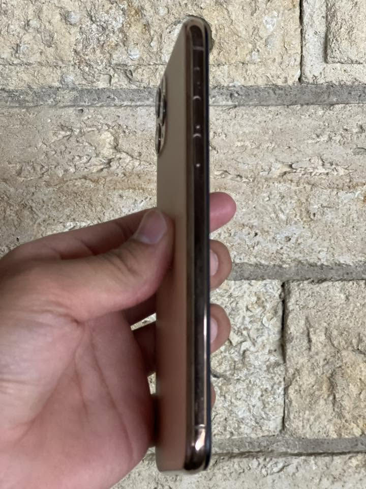 ايفون 11 برو مكاس
ذاكرة 256 بطارية 72 
مبدل فقط شاشة فقط مكفول من اي شي
زلغ مابي حيل نظيف وجديد
السعر 265 
العنوان بغداد كراج النهظة او جميلة
***********

