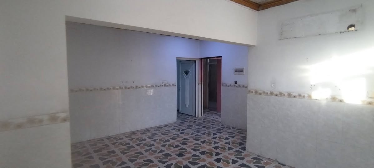 دار للايجار في حي البكر على شارع 20 قرب اسواق البكر وجامع الشهيد مجول  يحتوي على استقبال وهول مفتوح
وغرفه نوم ومطبخ ومشتملات
للاستفسار الاتصال على الرقم ***********
