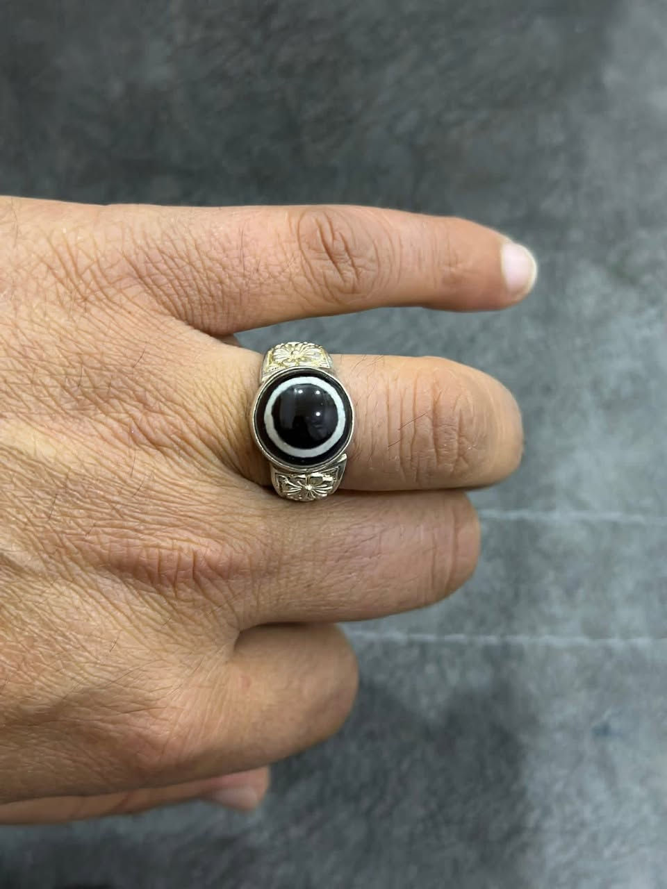 جزع محبس وحجر تحفه قياس ٢٠ فضه ٩٢٥
السعر ( ٤٠ ) الف تفاصيل عل خاص يوجد توصيل .


**إذا كنت صاحب هذا الإعلان وتريد حذفه لأي سبب، رجاءا أرسل رسالة إلى الدعم الفني**